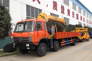 东风小三轴12吨随车吊（徐工吊机）