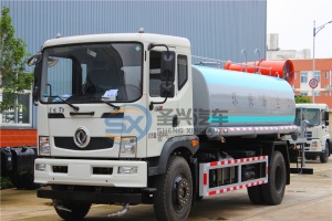 东风T3单桥14吨洒水车-带雾炮